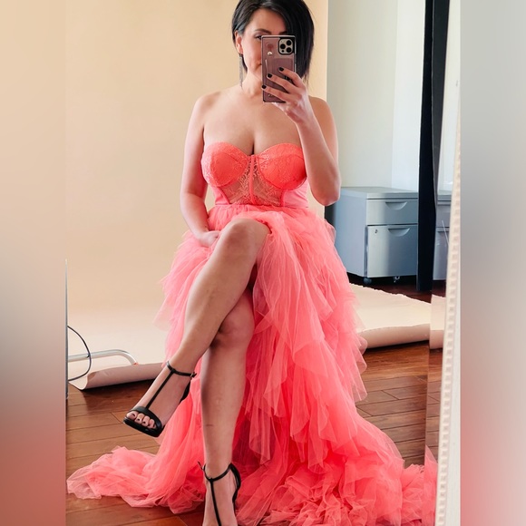 Edgy and modern gown - Picture 6 of 12